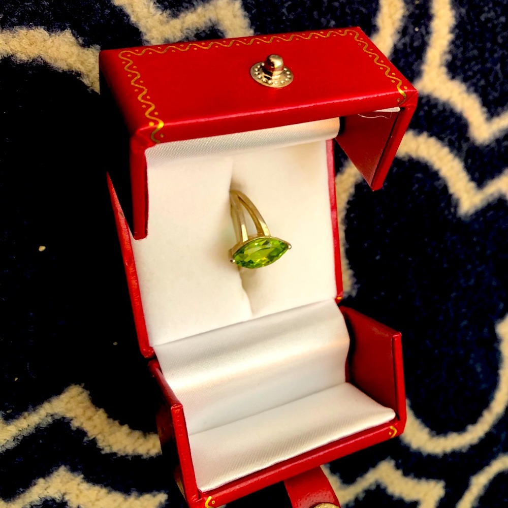 Sterling silver and genuine peridot ring. - Picture 3 of 5
